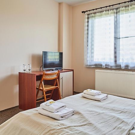 Hotel Tihiat Kat 아프릴치 외부 사진