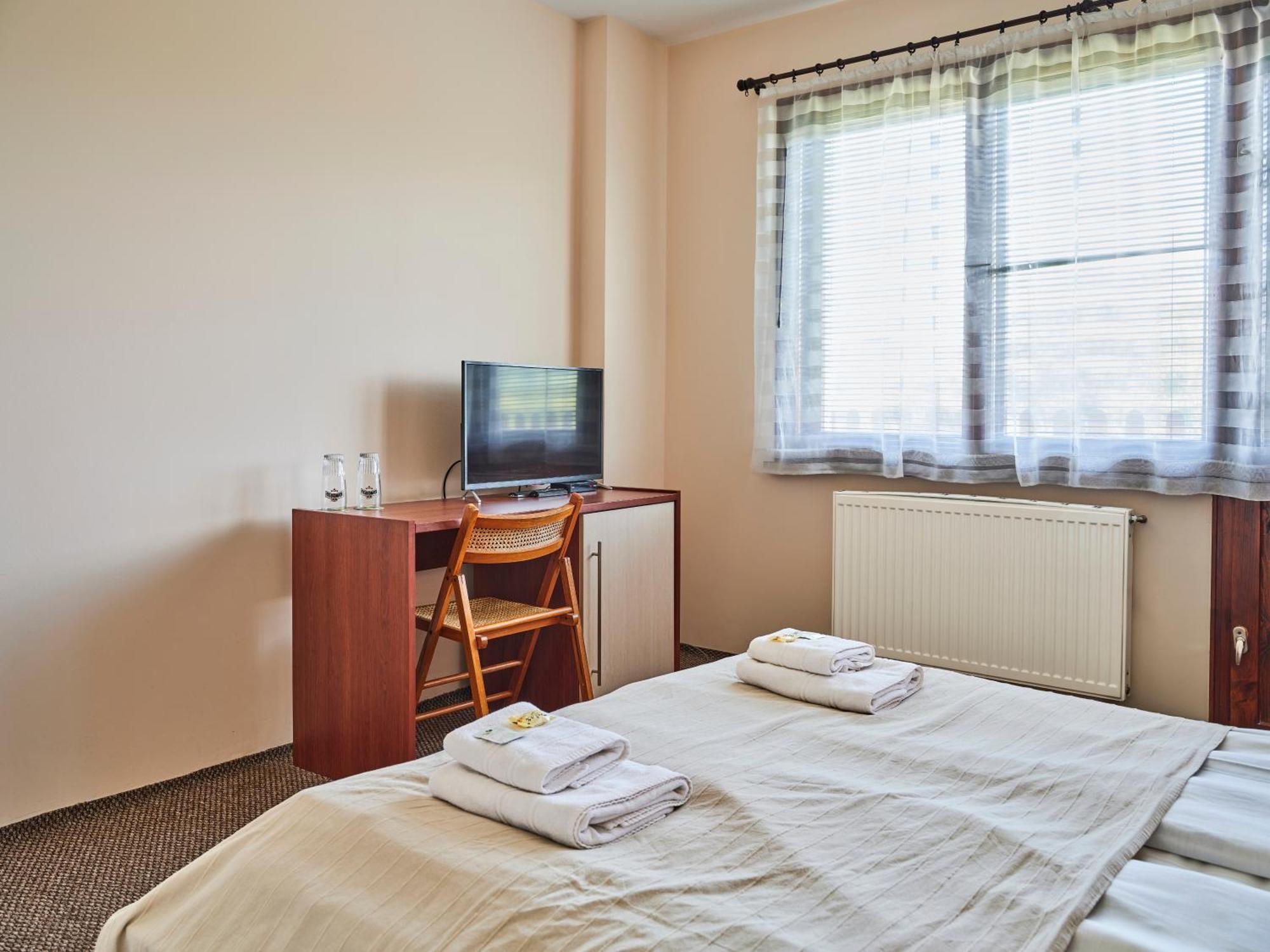 Hotel Tihiat Kat 아프릴치 외부 사진