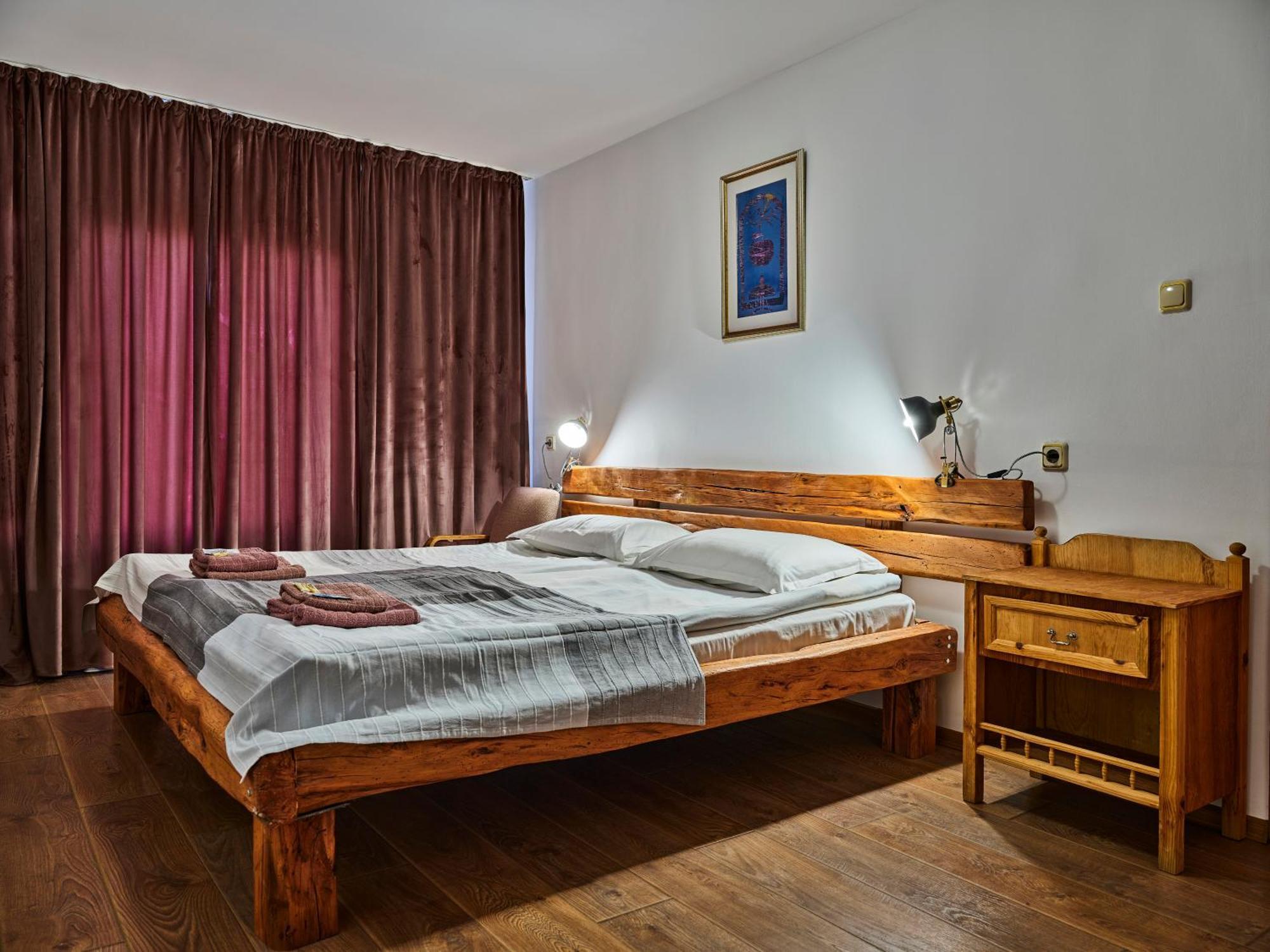 Hotel Tihiat Kat 아프릴치 외부 사진
