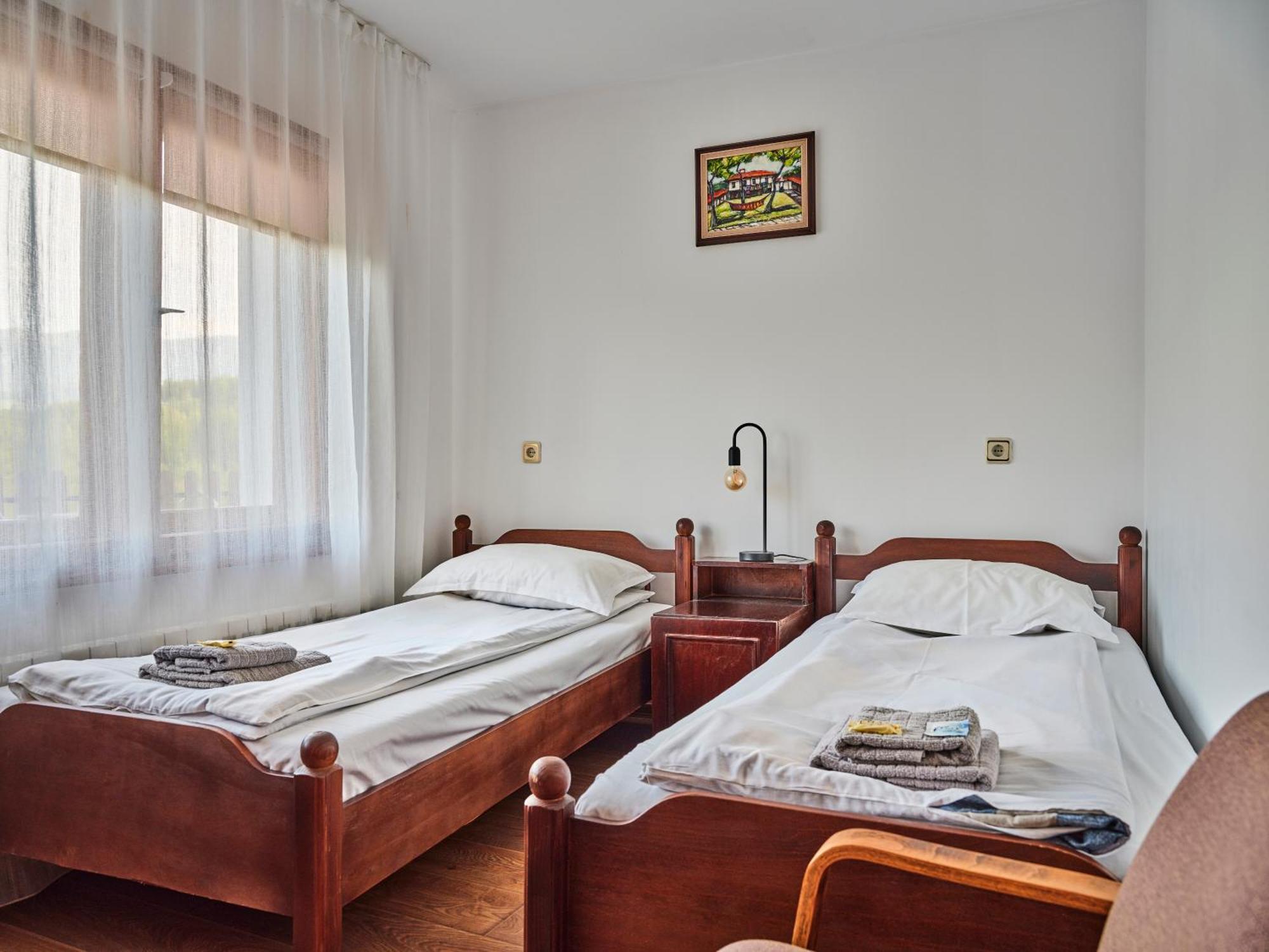 Hotel Tihiat Kat 아프릴치 외부 사진
