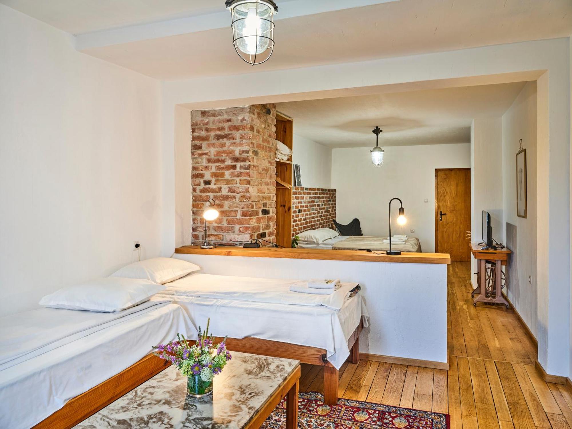 Hotel Tihiat Kat 아프릴치 외부 사진