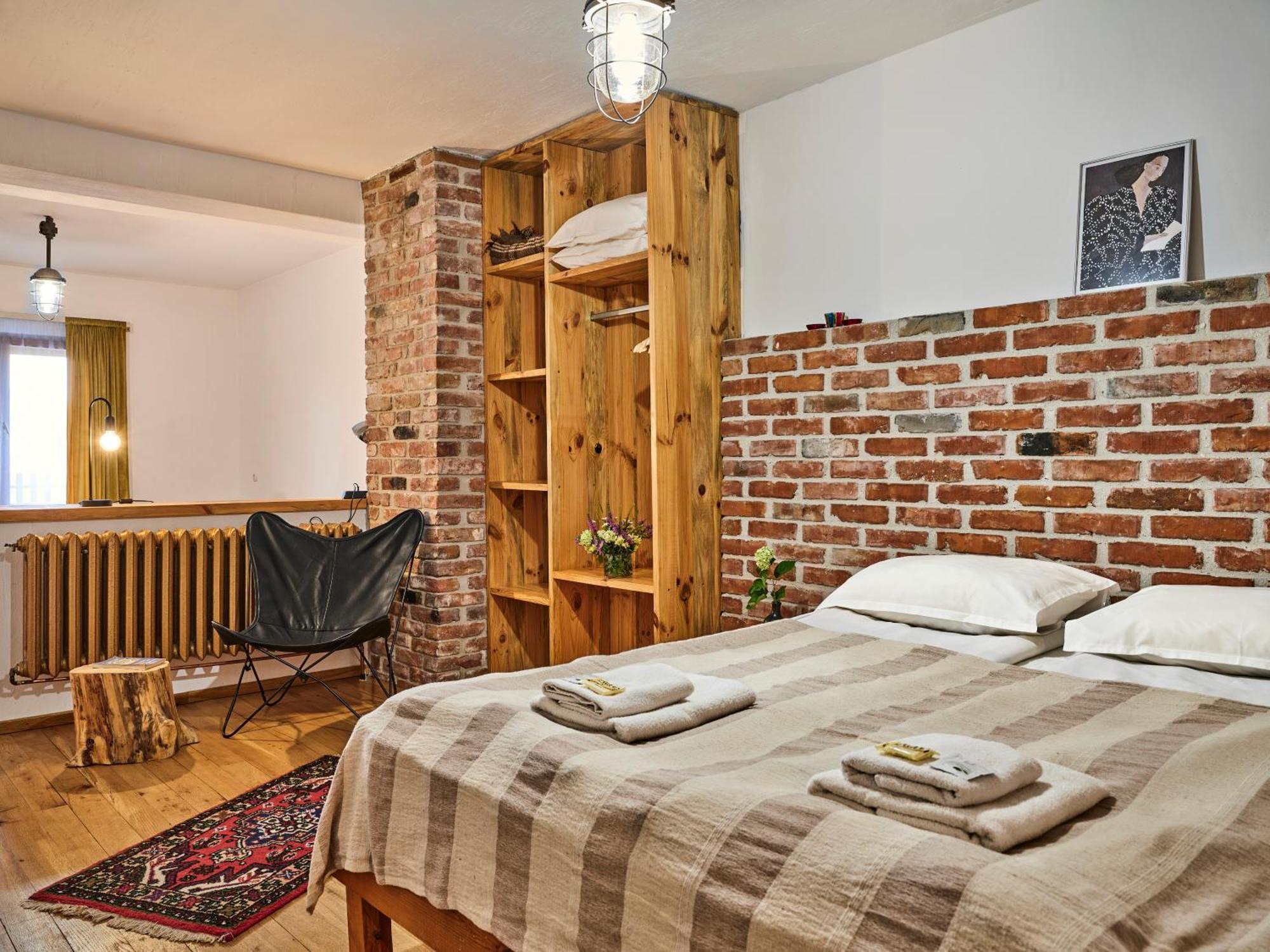 Hotel Tihiat Kat 아프릴치 외부 사진