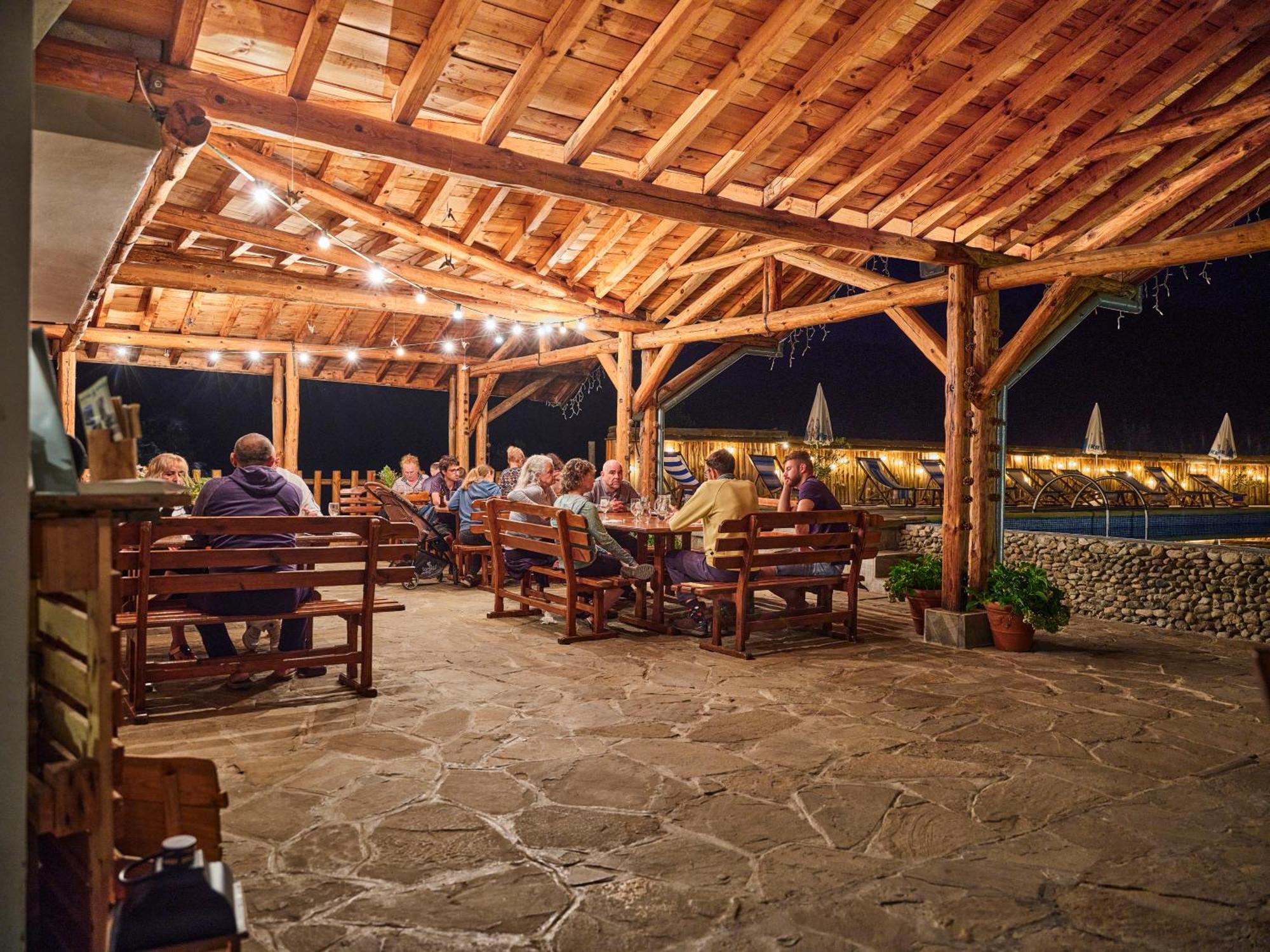 Hotel Tihiat Kat 아프릴치 외부 사진