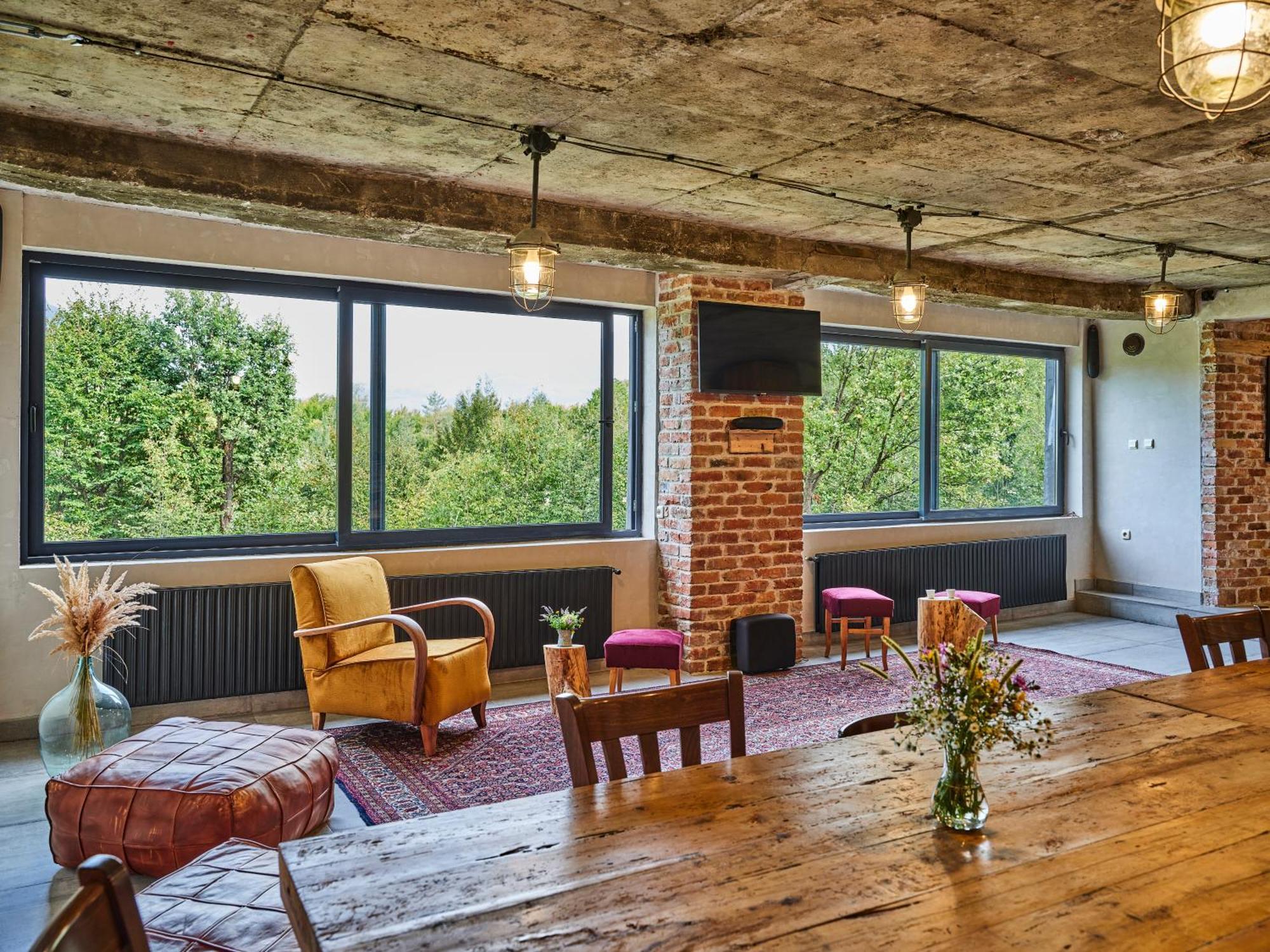 Hotel Tihiat Kat 아프릴치 외부 사진
