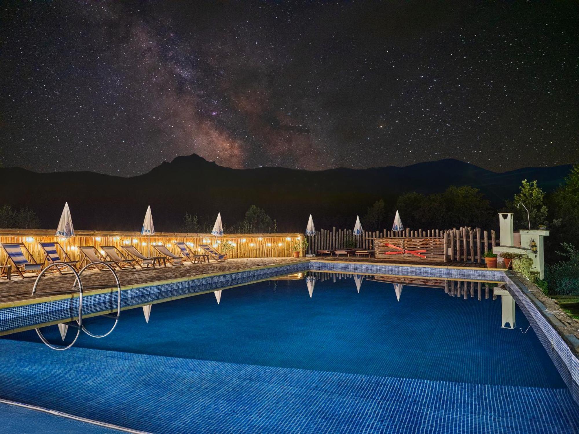 Hotel Tihiat Kat 아프릴치 외부 사진