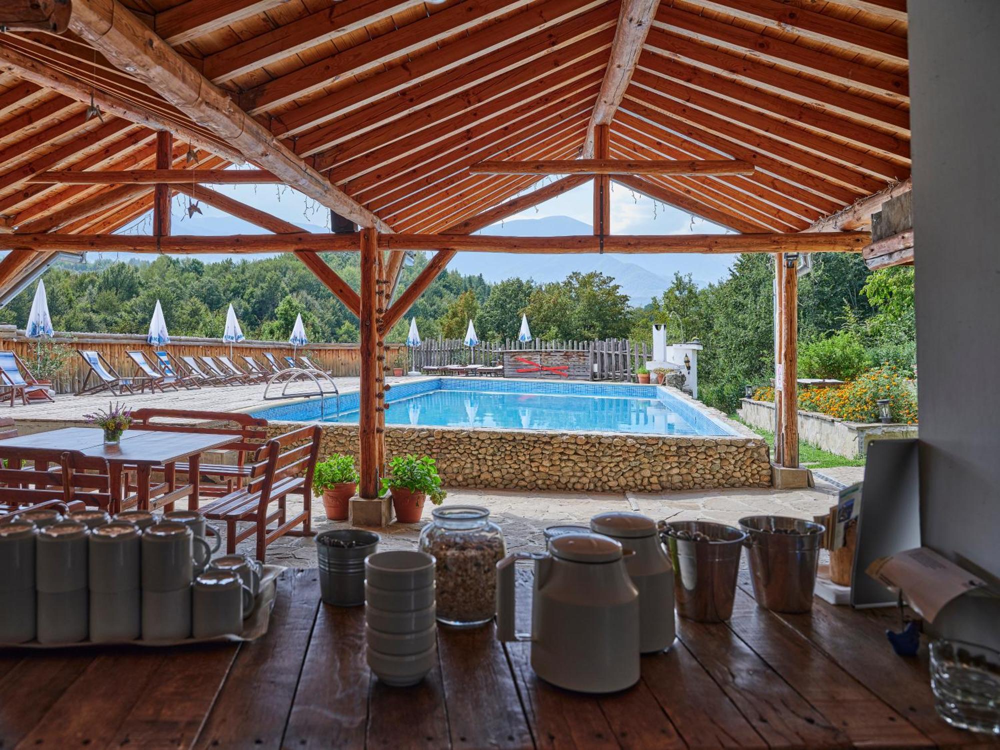 Hotel Tihiat Kat 아프릴치 외부 사진